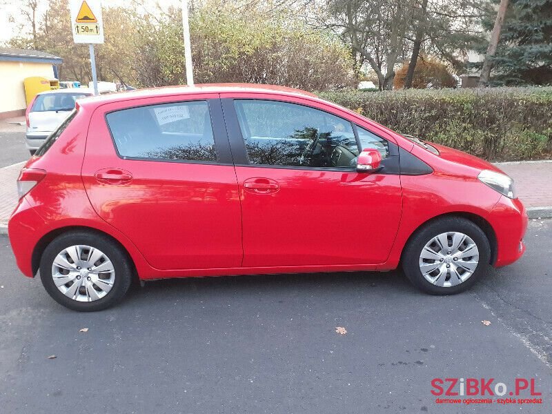 2012' Toyota Yaris photo #2