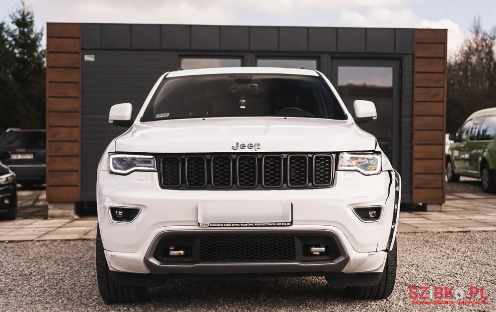 2017' Jeep Grand Cherokee photo #3