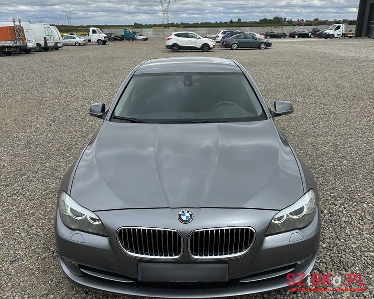 2011' BMW 5 Series photo #5