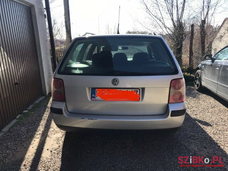 2004' Volkswagen Passat photo #3