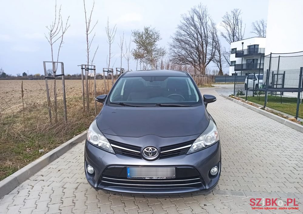 2014' Toyota Verso photo #4