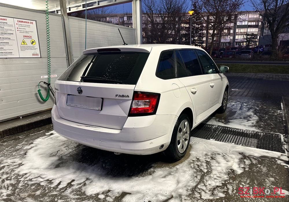 2017' Skoda Fabia 1.0 Ambition photo #3