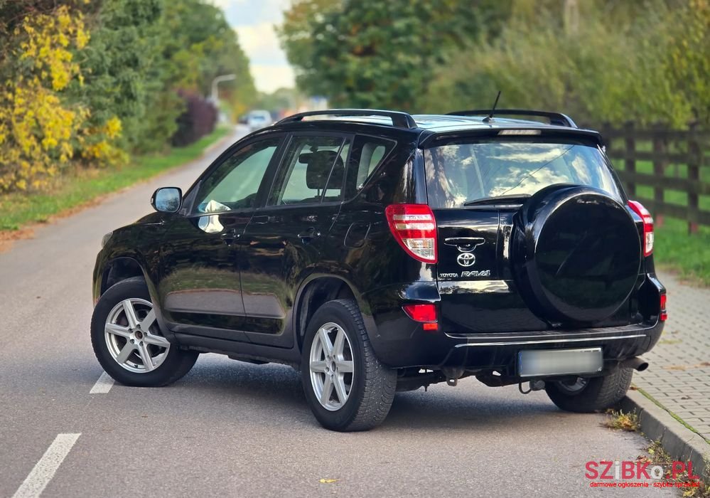 2011' Toyota RAV4 photo #2