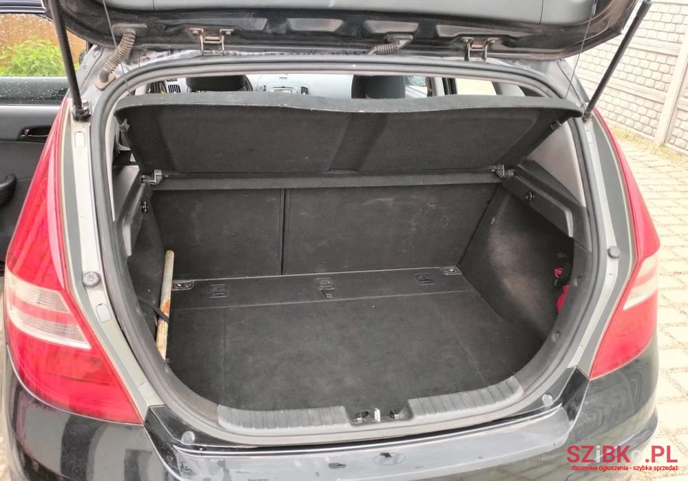 2009' Hyundai i30 1.6 Crdi Base photo #5