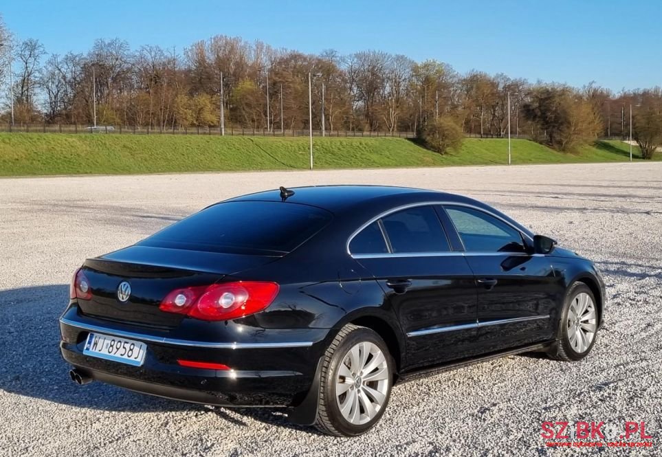 2009' Volkswagen Passat photo #6