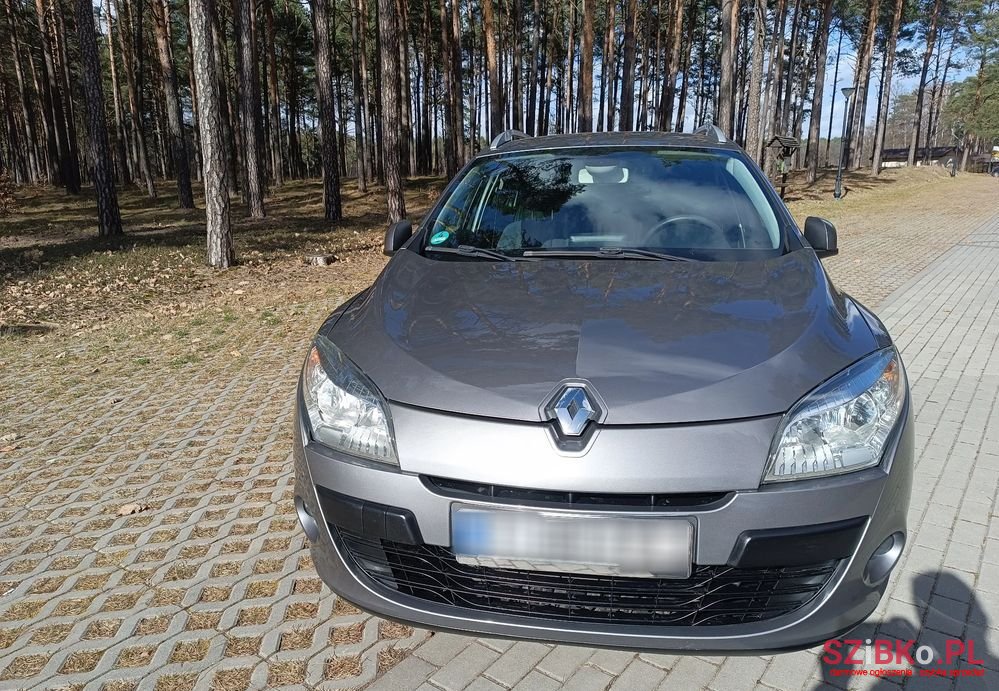 2011' Renault Megane photo #2