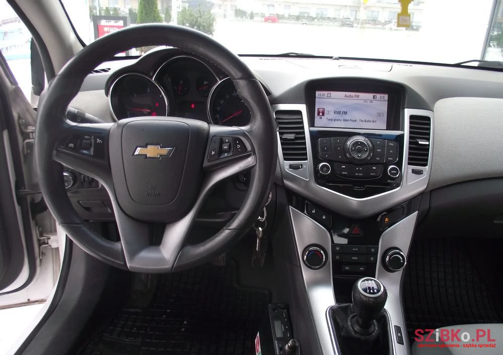 2010' Chevrolet Cruze photo #6