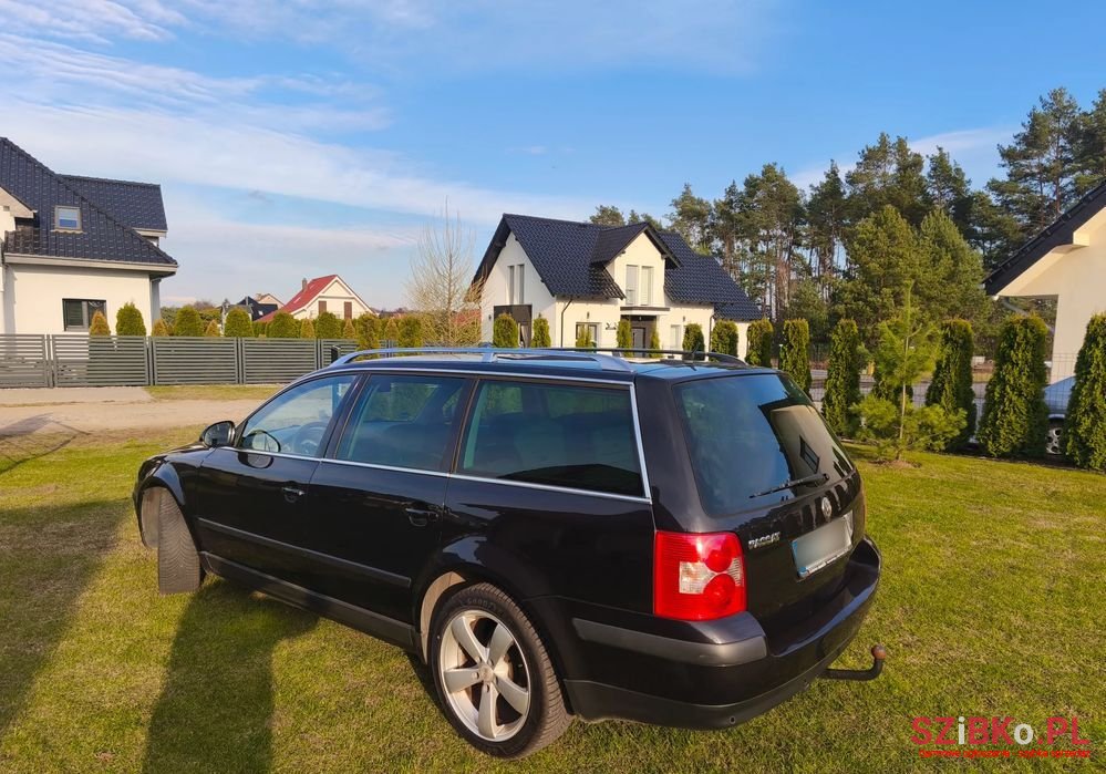 2004' Volkswagen Passat photo #5