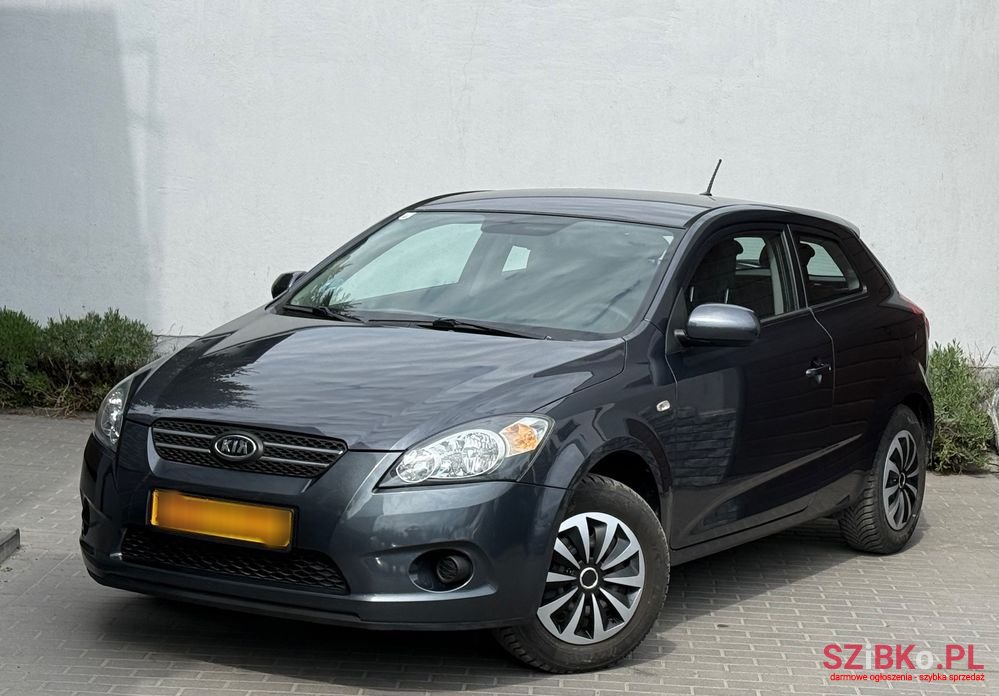 2010' Kia Proceed photo #2