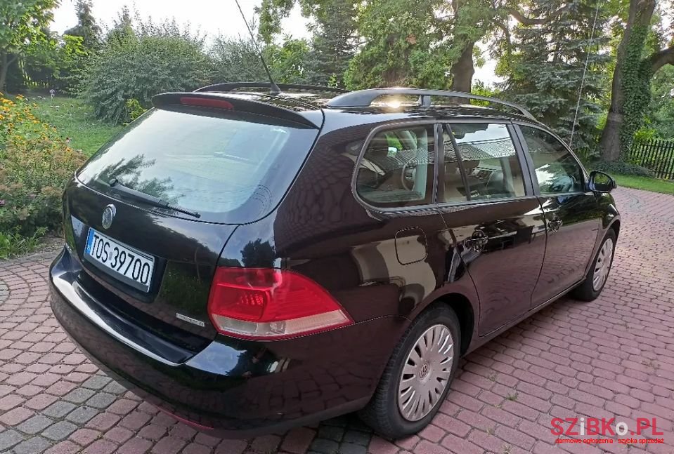 2008' Volkswagen Golf photo #4