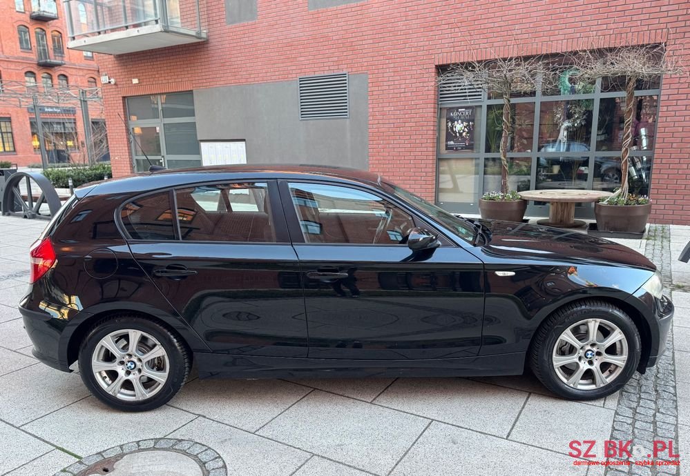 2007' BMW 1 Series 118D photo #2