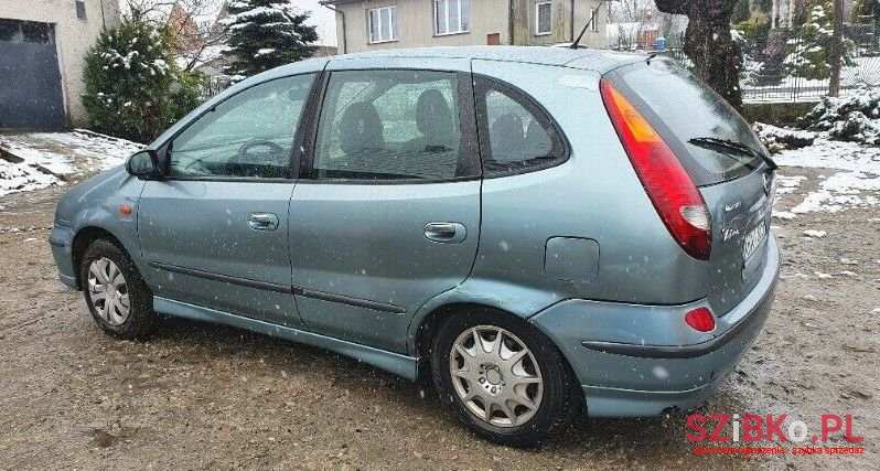 2000' Nissan Almera Tino photo #1