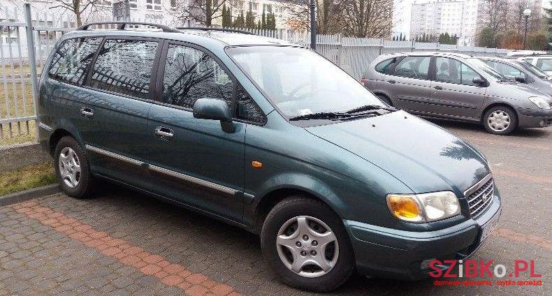 2001' Hyundai Trajet photo #1