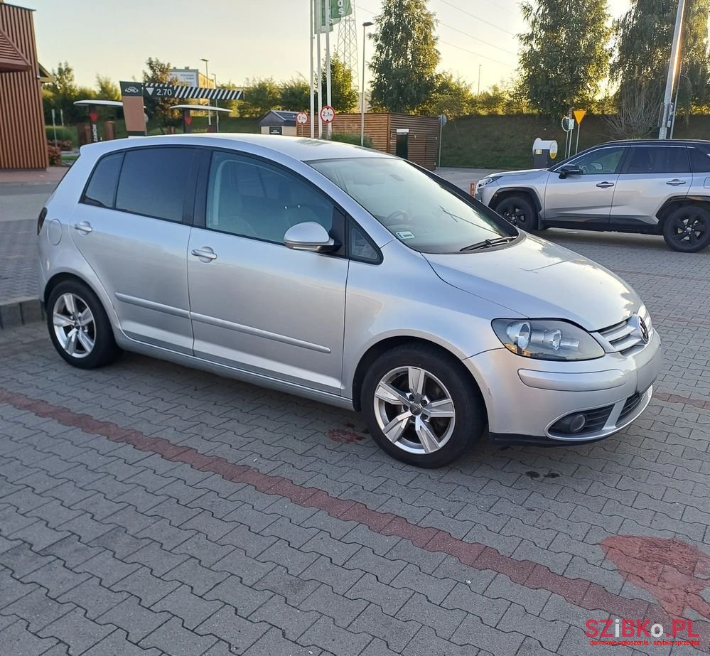 2005' Volkswagen Golf 1.6 Fsi Comfortline Tiptr photo #3