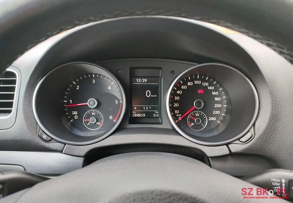 2011' Volkswagen Golf photo #2