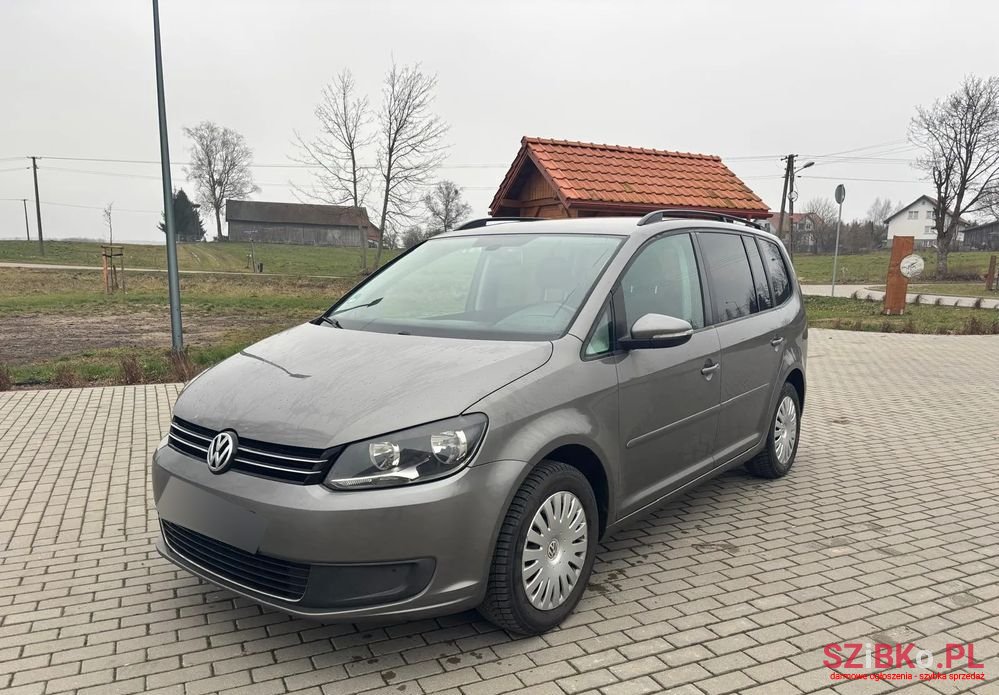 2011' Volkswagen Touran photo #1