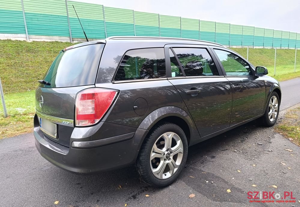 2010' Opel Astra photo #5