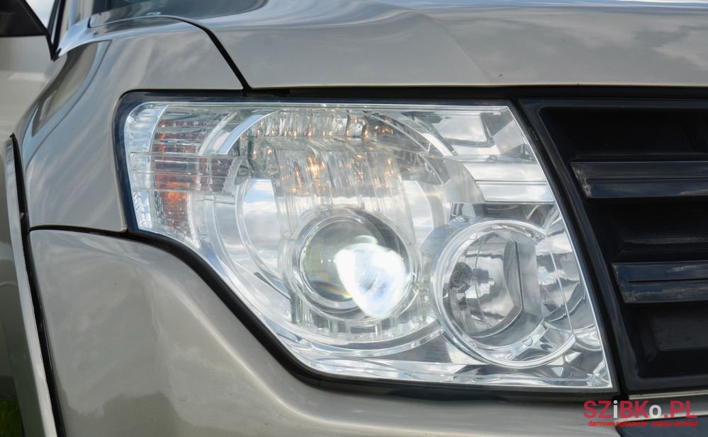 2008' Mitsubishi Pajero photo #6