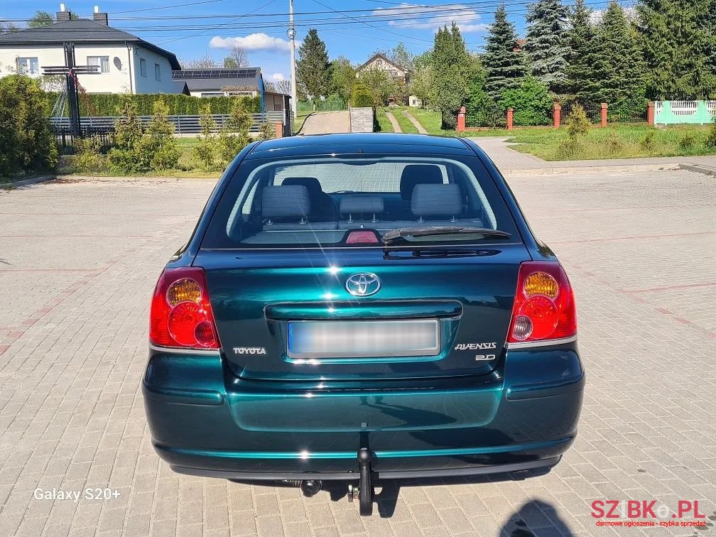 2004' Toyota Avensis photo #6