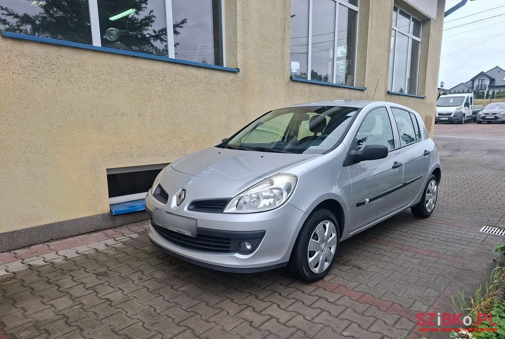 2008' Renault Clio photo #2
