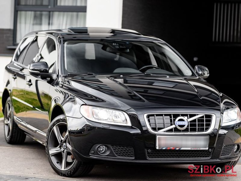2011' Volvo V70 D3 photo #1