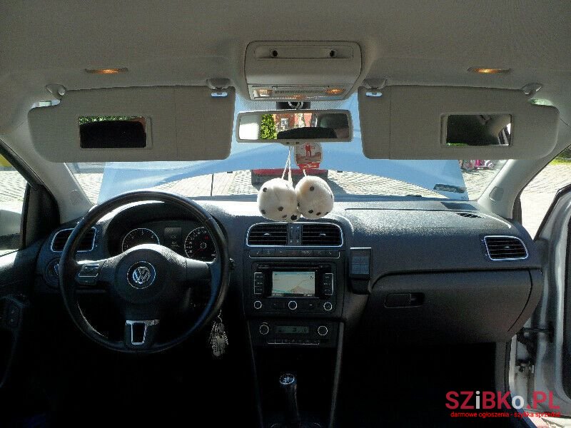 2010' Volkswagen Polo photo #1