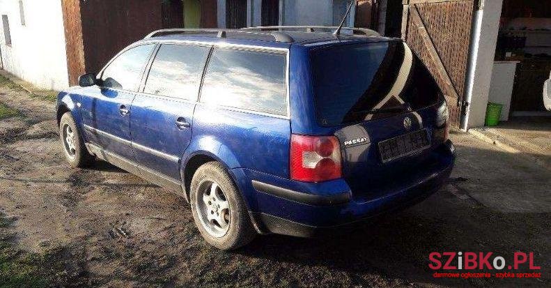 2001' Volkswagen Passat photo #1