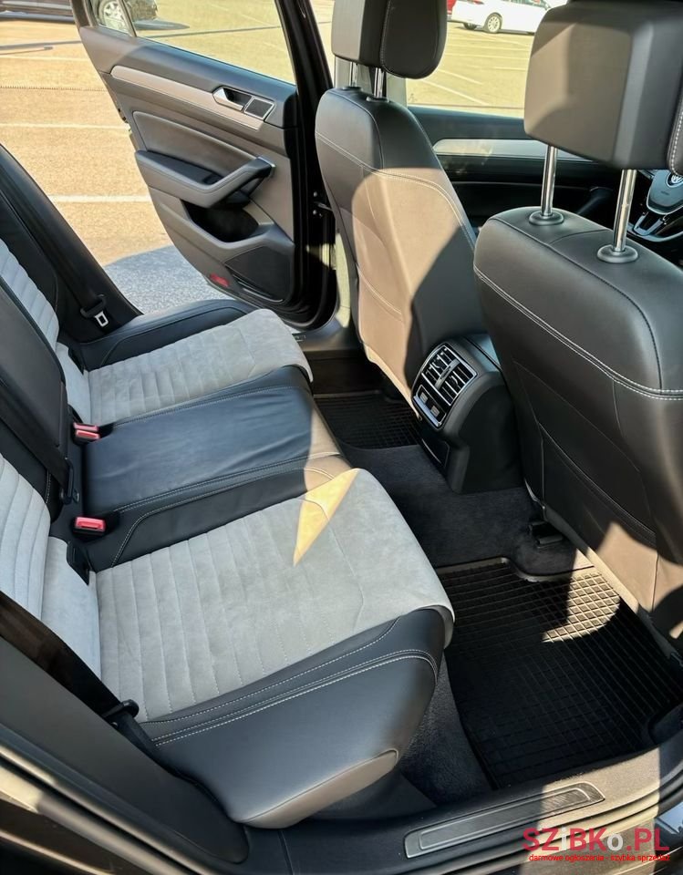 2017' Volkswagen Passat photo #4