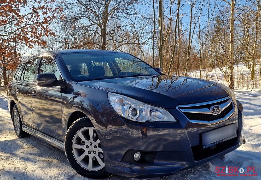 2010' Subaru Legacy 2.0I Trend photo #2