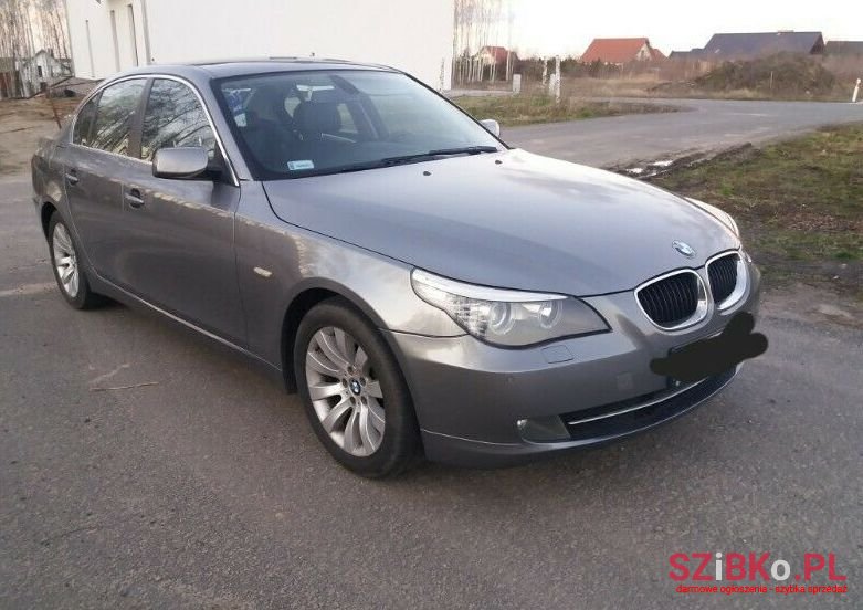 2009' BMW 520 photo #1