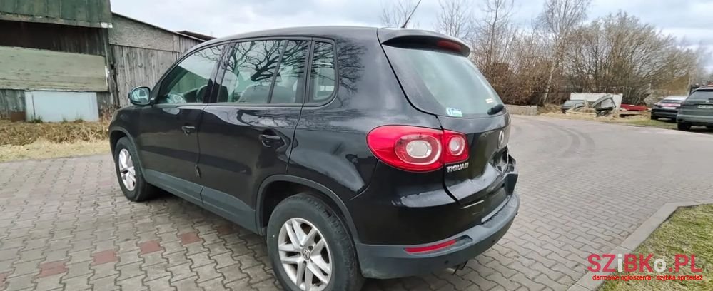 2011' Volkswagen Tiguan photo #6