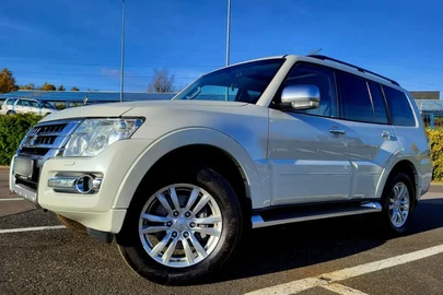 2016' Mitsubishi Pajero
