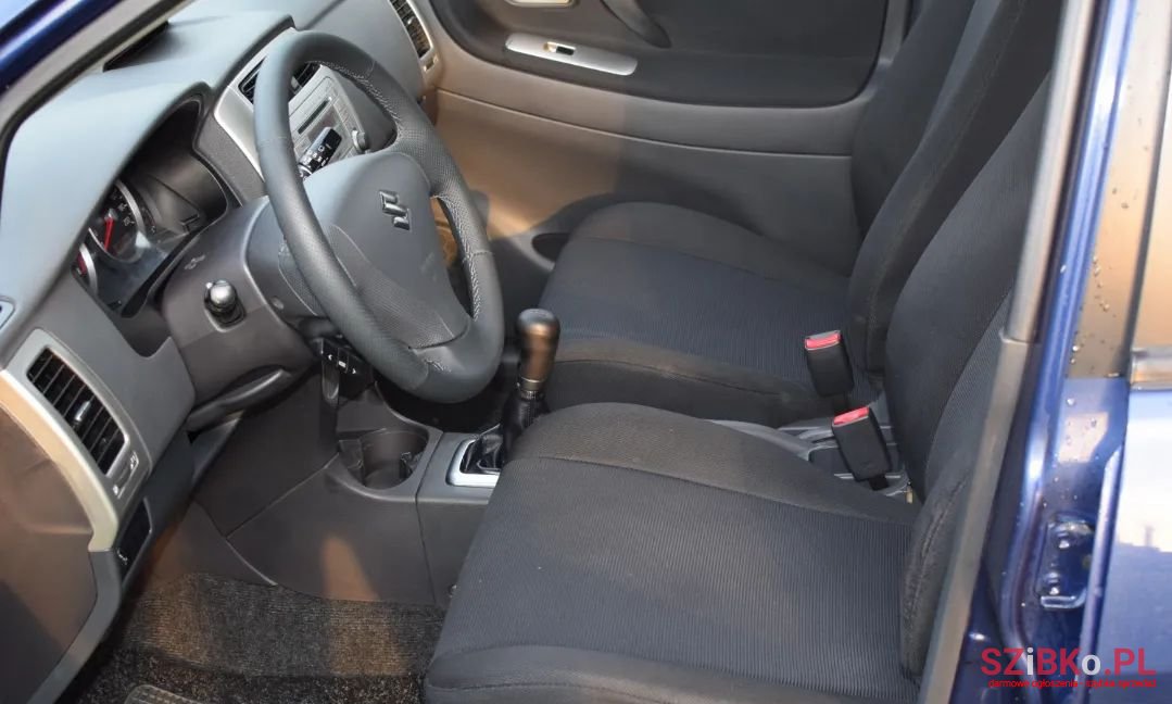 2004' Suzuki Liana photo #6