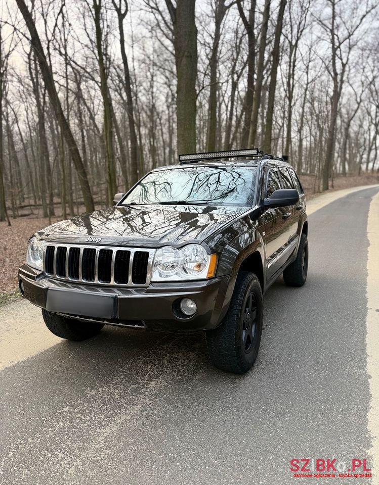 2005' Jeep Grand Cherokee photo #3