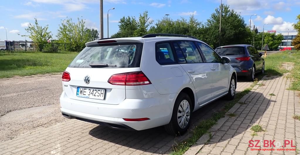 2017' Volkswagen Golf photo #3