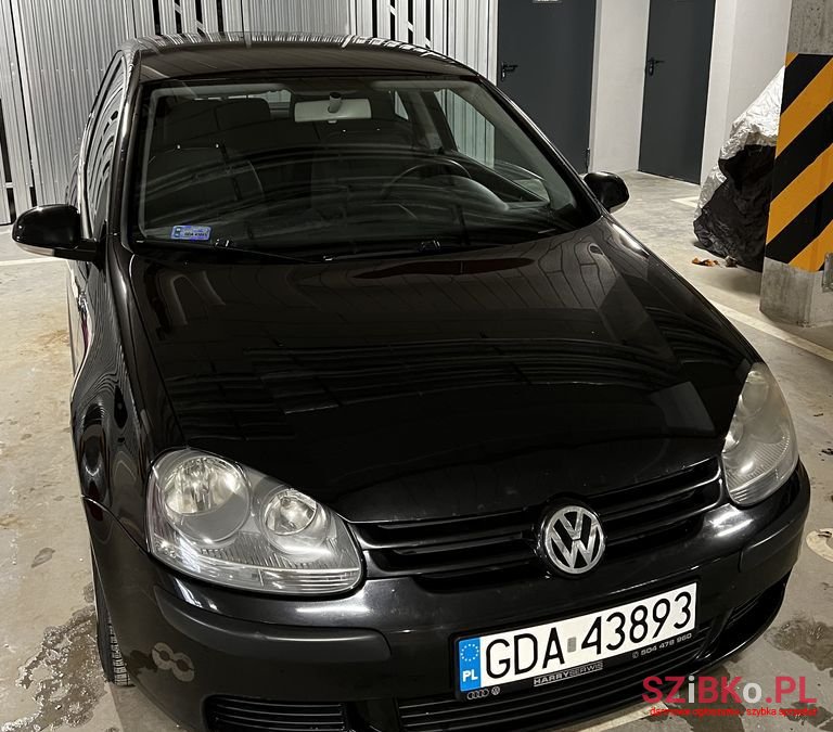 2004' Volkswagen Golf photo #1