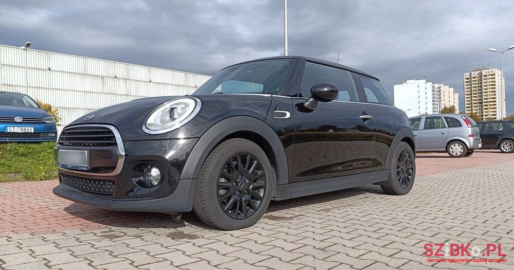 2018' MINI Cooper Standard photo #3