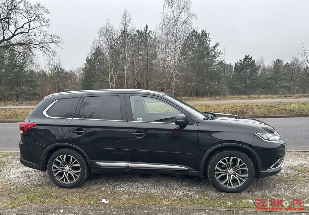 2016' Mitsubishi Outlander 2.0 Instyle + 4Wd Cvt photo #2