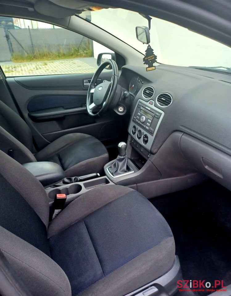 2005' Ford Focus photo #3