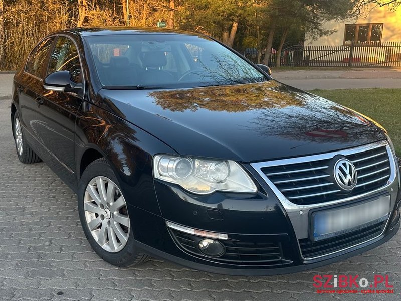 2010' Volkswagen Passat photo #2