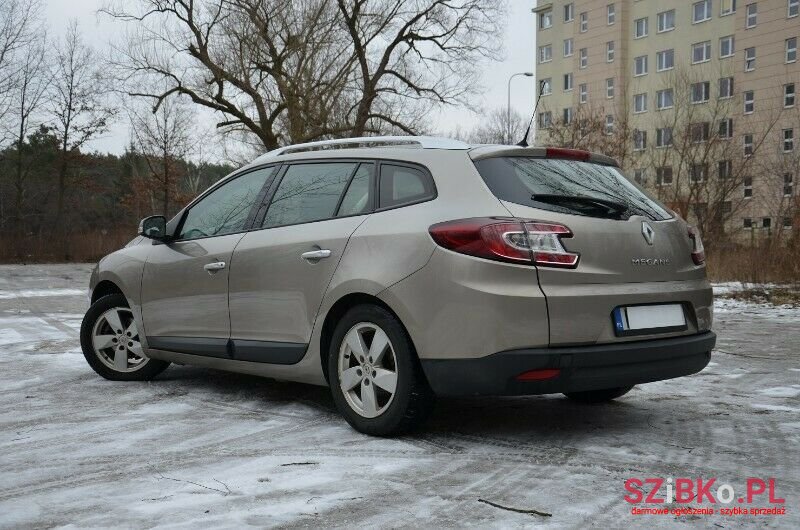 2011' Renault Megane photo #5