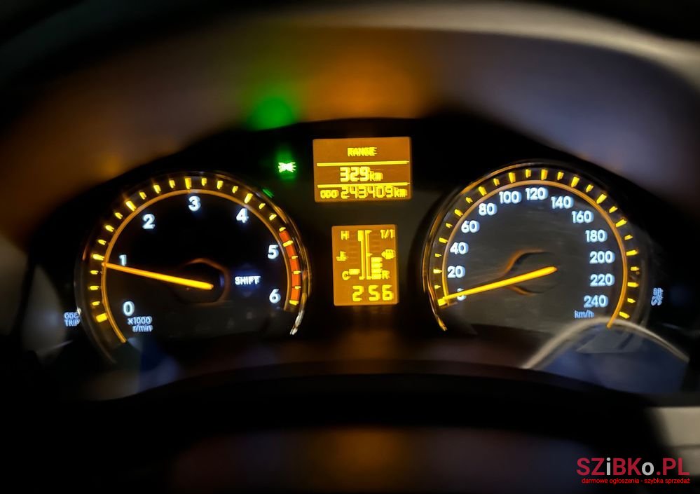 2010' Toyota Avensis 2.2 D-4D Style photo #6