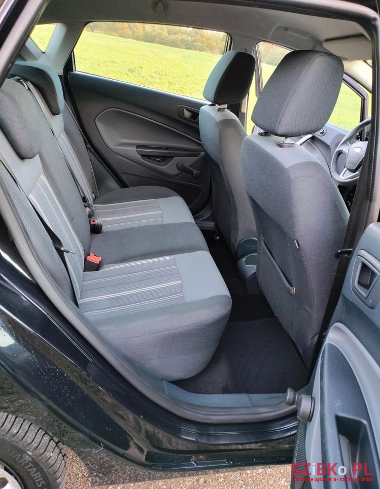 2009' Ford Fiesta photo #6