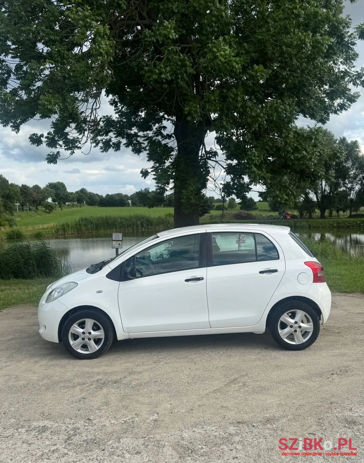 2008' Toyota Yaris photo #3
