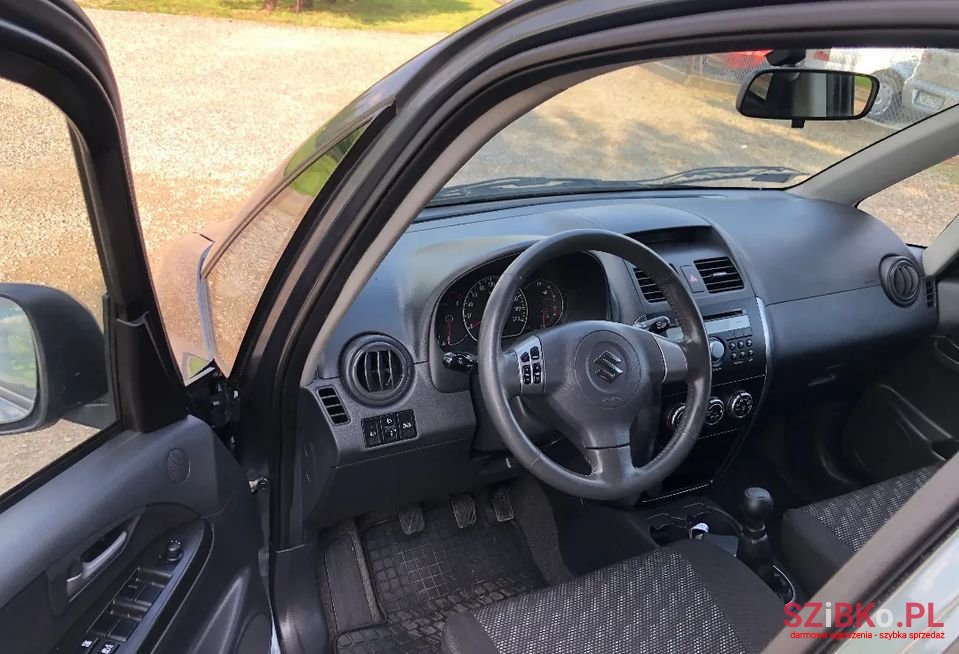 2009' Suzuki SX4 photo #6