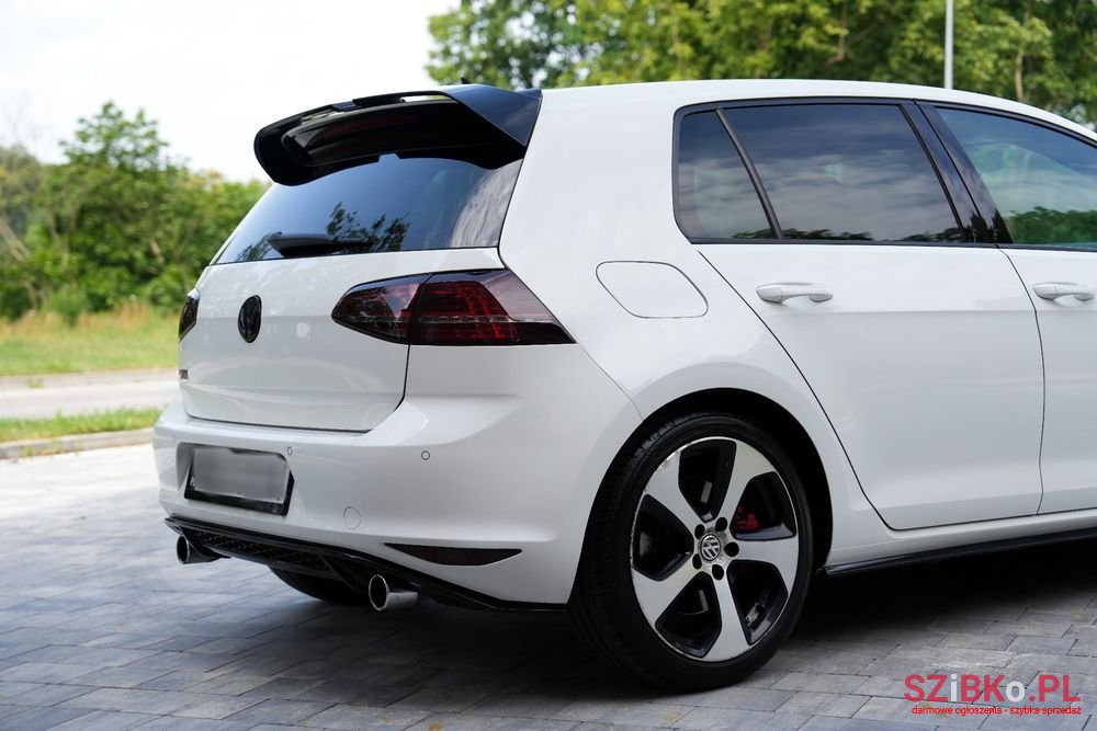 2015' Volkswagen Golf photo #6