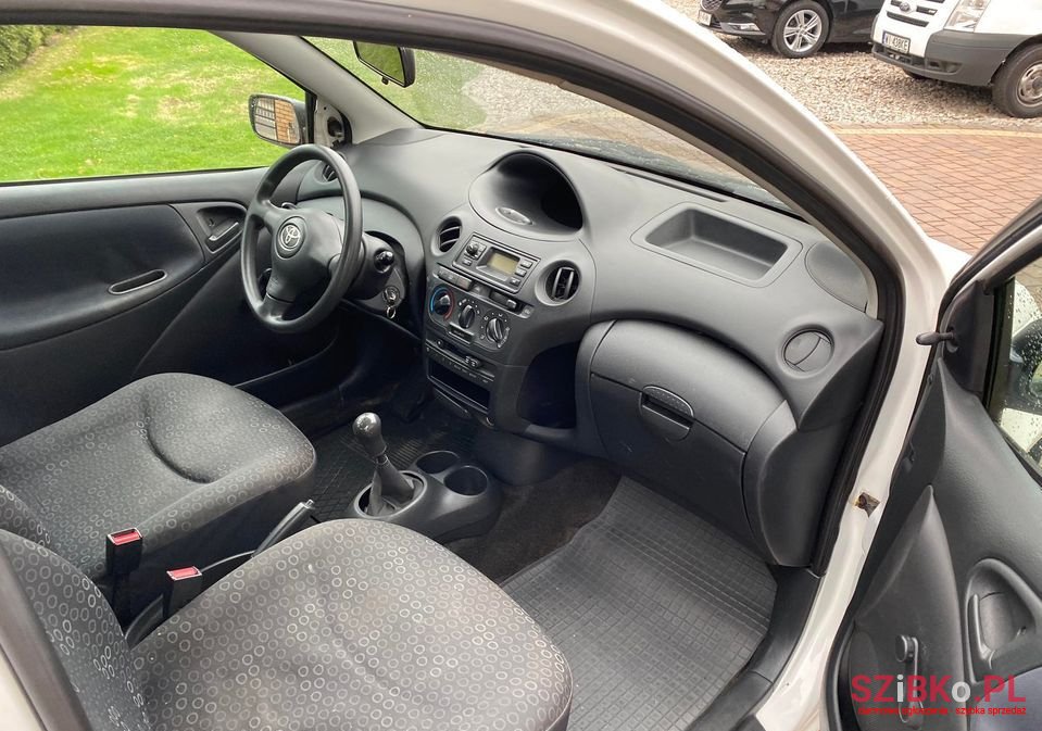 2003' Toyota Yaris photo #3