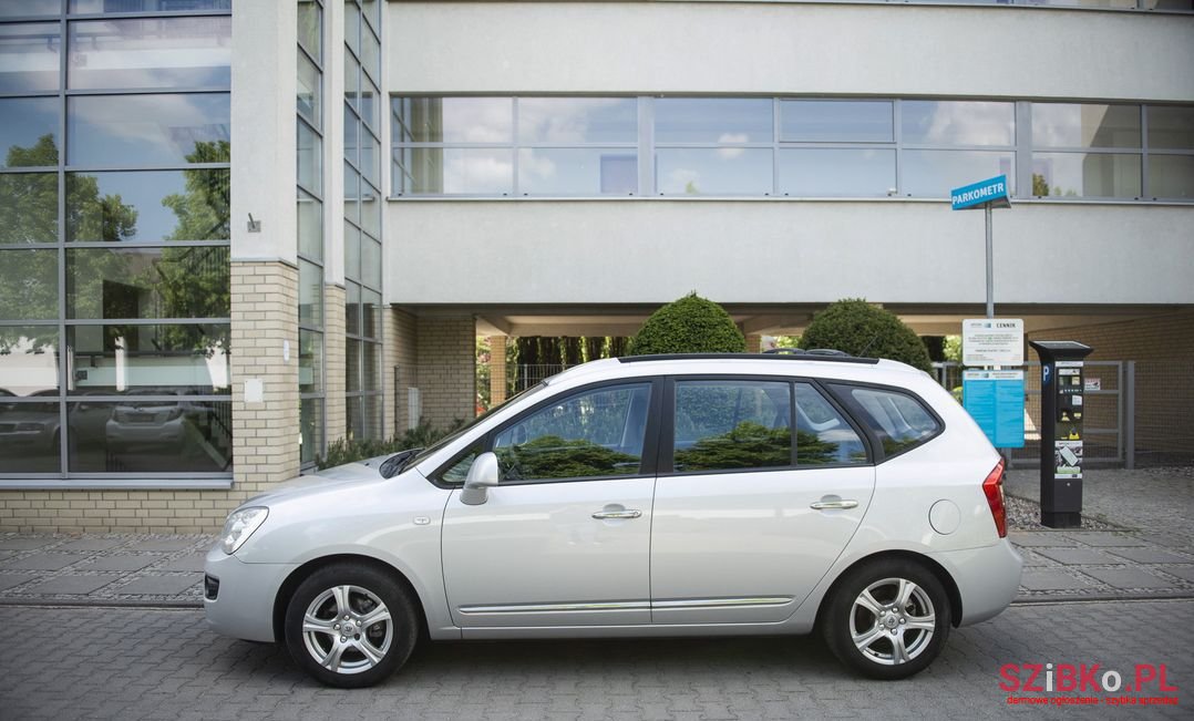 2008' Kia Carens photo #3