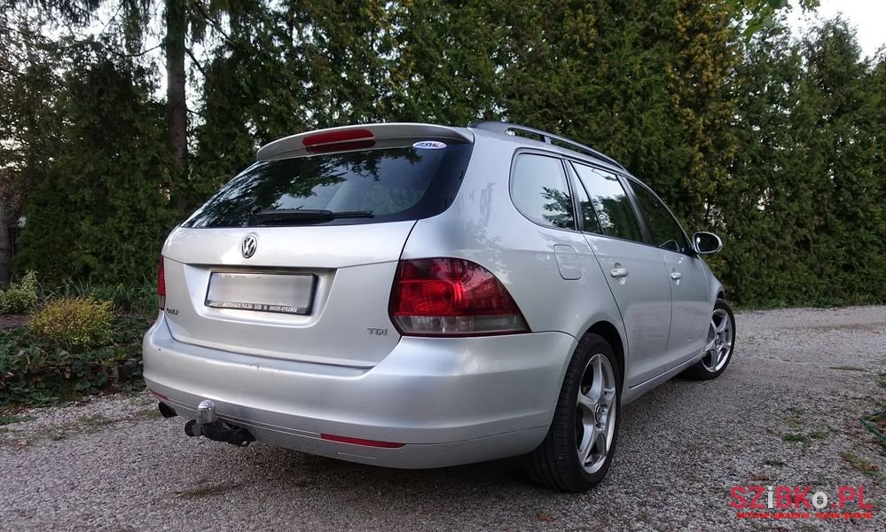 2010' Volkswagen Golf photo #2