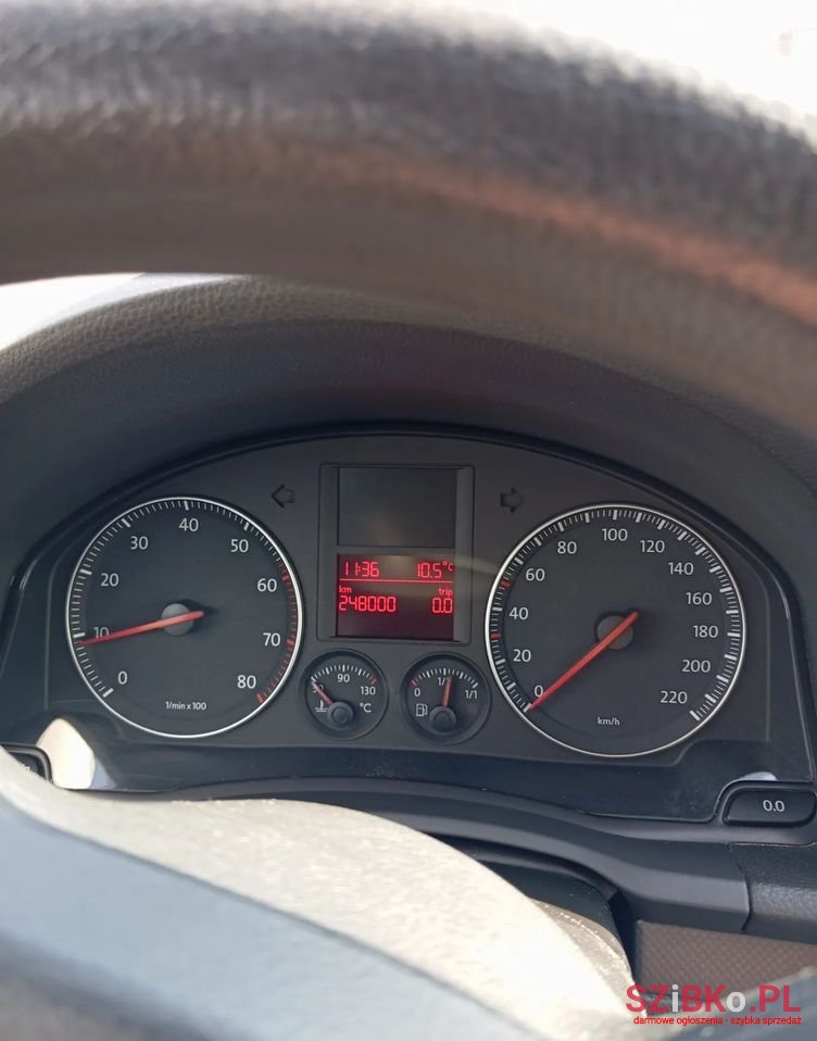 2005' Volkswagen Golf photo #3